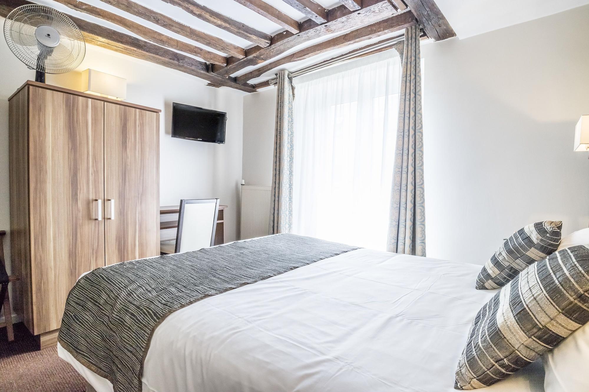 Chabrol Opera Hotel